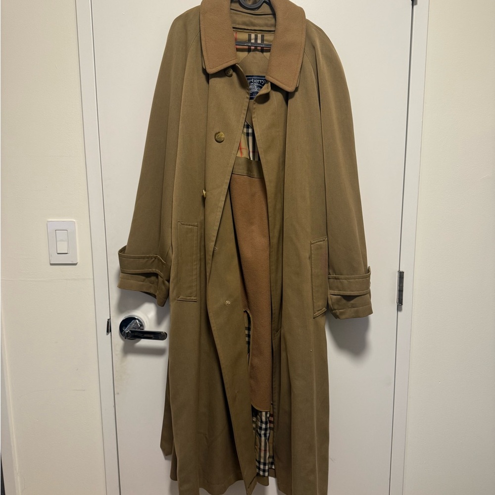 Men's Burberry Tan Trench Coat in Wool - Picture 2 of 9